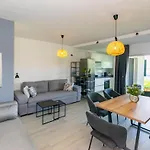Apartment Sweet Dream Manjiga