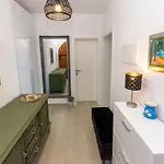 Apartment Sweet Dream Manjiga *